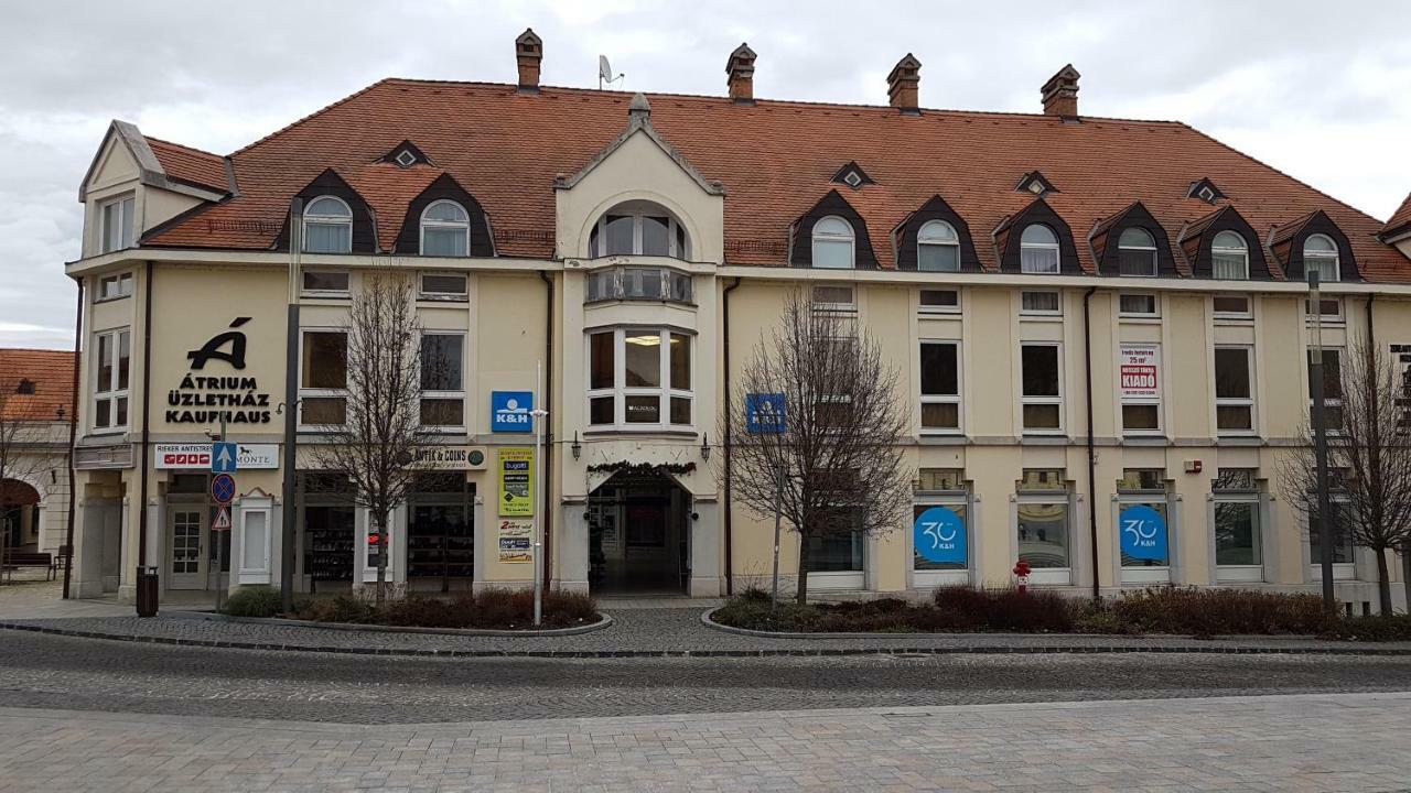 Ferienwohnung Basement Atrium Apartman Keszthely Exterior foto